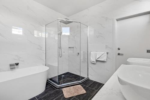 O baie la Elegant Entertainer - Chic Sorrento Retreat