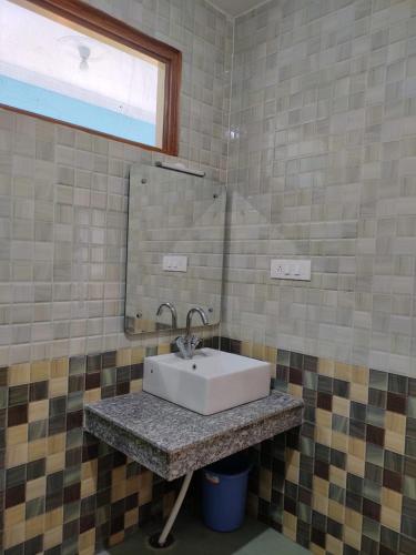a bathroom with a sink and a mirror at The Paradise, Old Manali in Manāli