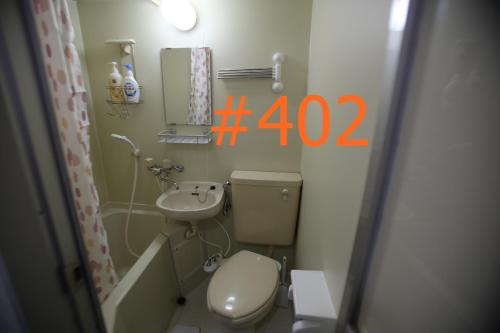 a small bathroom with a toilet and a sink at マンションロアジス 大阪市東淀川区相川 in Osaka