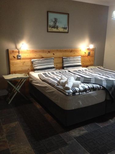 Postel nebo postele na pokoji v ubytování Edi's B&B