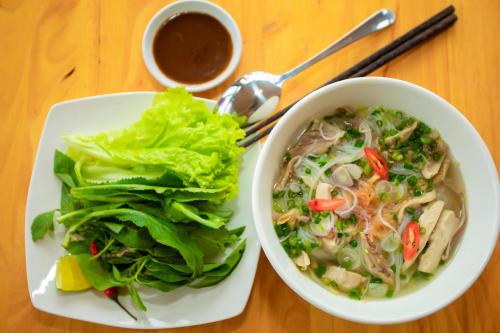 Makanan di atau berdekatan hotel