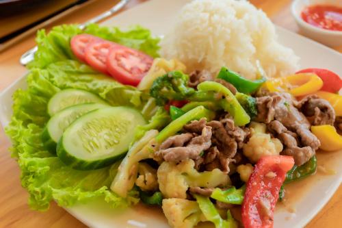 Makanan di atau berdekatan hotel
