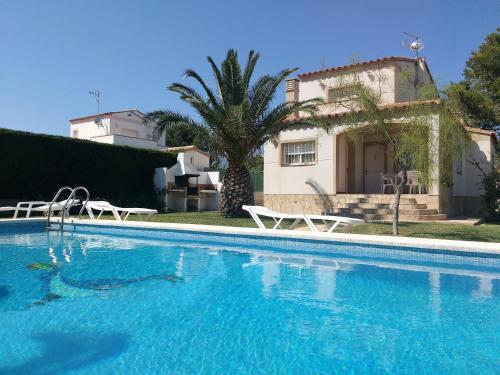 AME337, Les tres Cales – Updated 2022 Prices