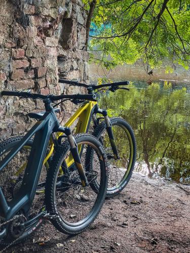 two bikes parked against a brick wall next to a lake at Penzion U Kapličky in Znojmo