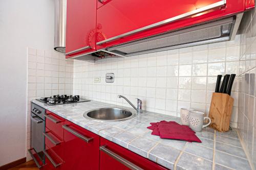 Cuisine ou kitchenette dans l'établissement Real Italian Estate - Red Coral
