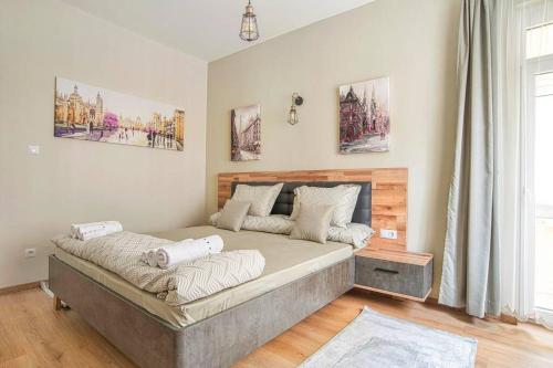 - une chambre avec 2 lits dans l'établissement Elegant & Stylish 2 Bedroom Top Central Apartment, à Sofia