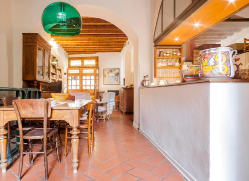 A bright loft in Navigli district, Milano, Italia