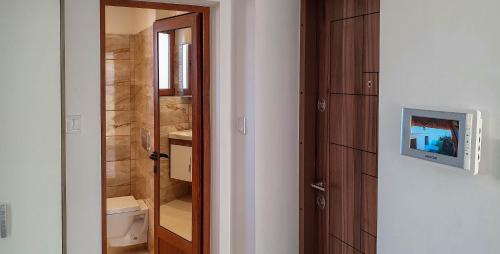 Vannas istaba naktsmītnē ALBISTO Dragalevtsi Luxury Apartments