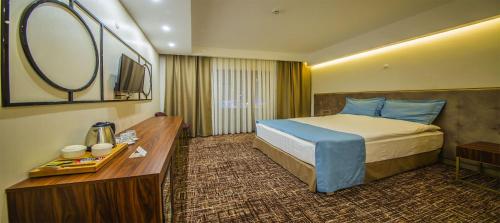 Ένα ή περισσότερα κρεβάτια σε δωμάτιο στο Bendis Hotel