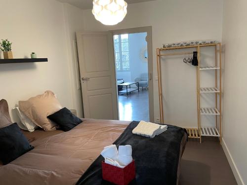 a bedroom with a bed and a room with a table at T1 40 m2. Lit Queen size in Pau