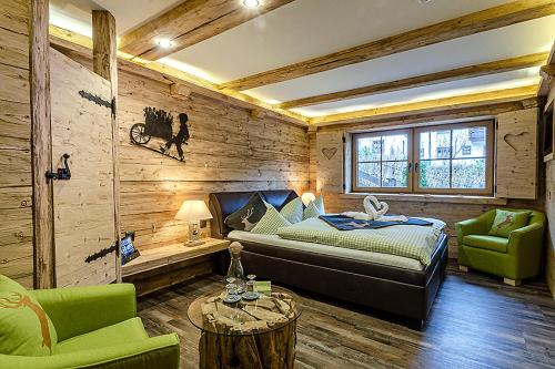 Posezení v ubytování Almhotel Grünsteinblick