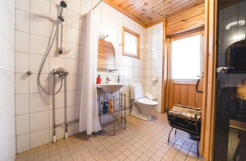 a bathroom with a shower and a toilet and a sink at Jämsän Lomamökit in Jämsä