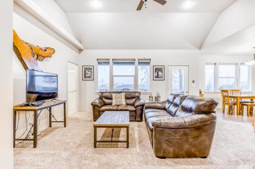 a living room with a couch and a tv at Scenic View Landing in Walla Walla