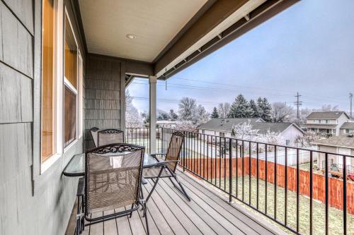 a porch with a table and chairs on a balcony at Scenic View Landing in Walla Walla