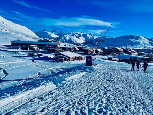 a group of people on skis in the snow at Chalet Alpe d'Huez 1850-Sea and Mountain Pleasure in L'Alpe-d'Huez