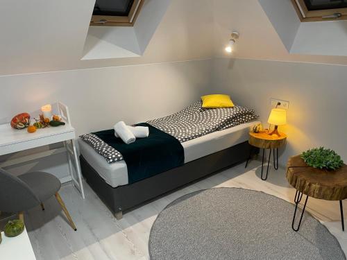 Un pat sau paturi într-o cameră la Gościniec przy Spacerowej