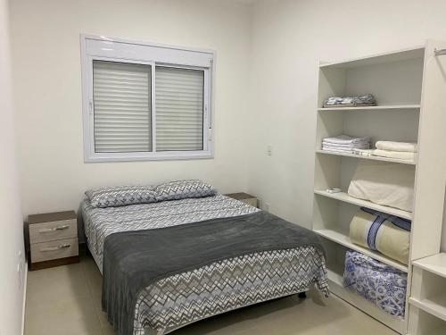 Uma cama ou camas num quarto em Apartamento Rocha Sinop