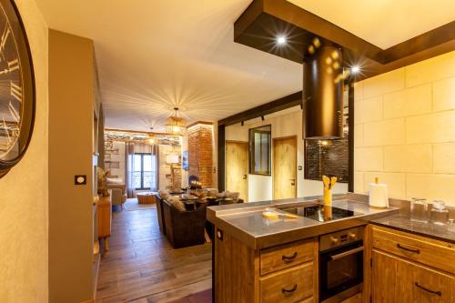 a kitchen with a sink and a counter top at OLuxuxy49 - Appartements T3 de prestige, Place du Ralliement, 2ème 3ème et 4ème étage SANS ASCENSEUR in Angers