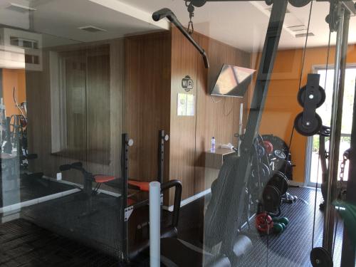 a room with a gym with a treadmill at Apartamento Rocha Cuiabá in Cuiabá