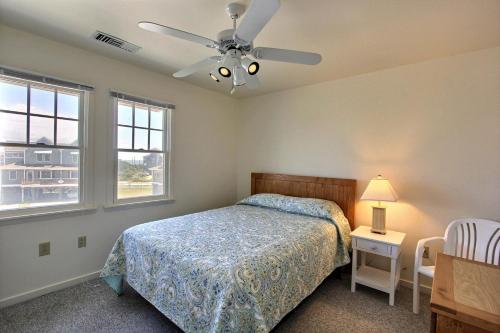 Una cama o camas en una habitación de Bluefish #2A-CAC