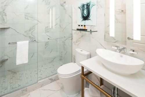 Ein Badezimmer in der Unterkunft Hotel On Phillips