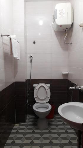 Phòng tắm tại Quê Hương house