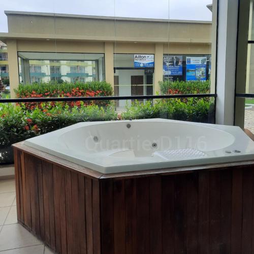 a bath tub in front of a building at Flat Quartier Aldeia das Águas in Barra do Piraí