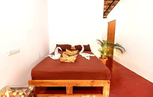 Giường trong phòng chung tại The Riverside