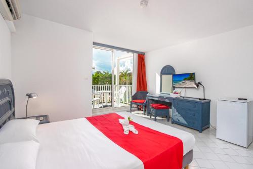 Un ou plusieurs lits dans un hébergement de l'établissement Karibea Sainte Luce Hotel