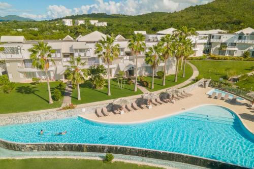 Uma vista da piscina em Karibea Sainte Luce Hotel ou nos arredores
