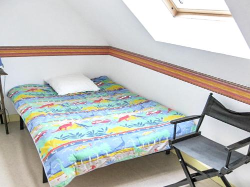 Un pat sau paturi într-o cameră la Maison de 3 chambres a Ambon a 300 m de la plage avec jardin clos