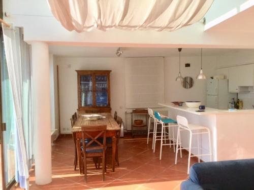 Et opholdsområde på Luxury Villa in Tamariu + Sea View