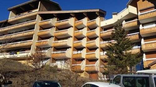 LʼHuezにあるAppartement de 2 chambres a Huez a 30 m des pistes avec vue sur la ville et balcon amenageのギャラリーの写真