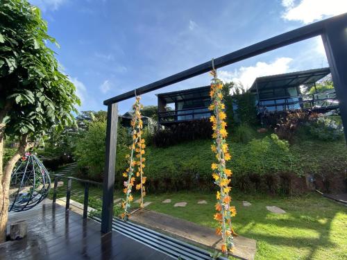 Taman di luar The Owl Khaokho