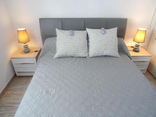 Giường trong phòng chung tại Appartement charmant Villeneuve-lès-Avignon, 55 m² + Terrasse