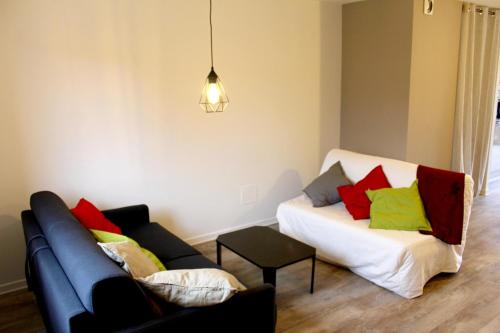 a living room with a couch and a table at Appartement accueillant à Xonrupt-Longemer 70 m² avec jardin privatif in Xonrupt-Longemer