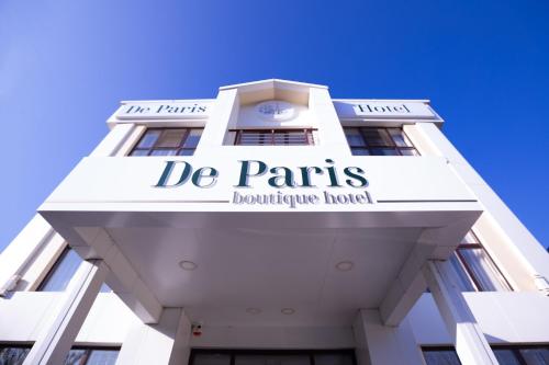 a building with the words de parisoultrie house at Hotel De Paris in Krasnodar