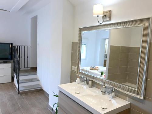 Koupelna v ubytování Villa ensoleillée à Pietralba avec piscine privée