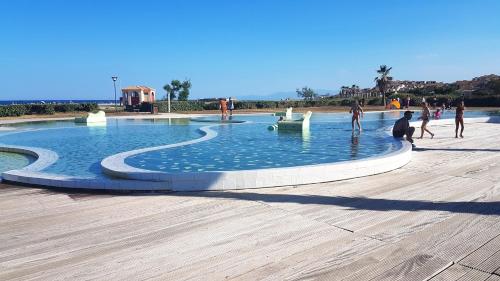 a swimming pool with people playing in the water at Maison accueillante à Leucate avec jardin et terrasse in Leucate