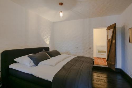 a bedroom with a large bed in a room at Lodge an der Eider in Friedrichsgraben