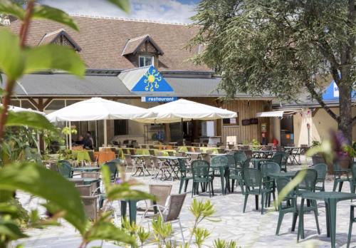 Galeriebild der Unterkunft Bungalow confortable à Onzain avec piscine partagée. in Onzain