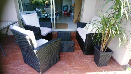 Photo de la galerie de l'établissement Studio charmant avec vue mer à Antibes - 30m² + balcon., à Antibes