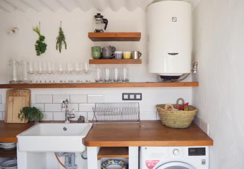 A kitchen or kitchenette at Teepee Barranco