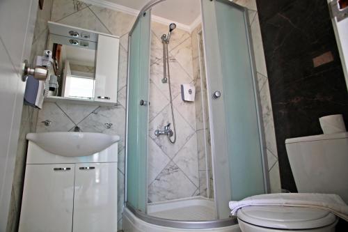 A bathroom at Turkbuku Hill Hotel