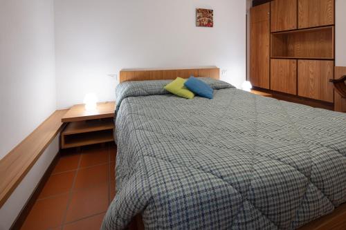 a bedroom with a bed with two pillows on it at Agriturismo I Comelli in Nimis
