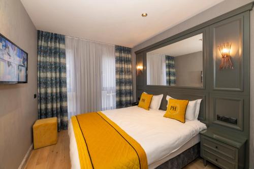 Postel nebo postele na pokoji v ubytování Peri Hotel Taksim