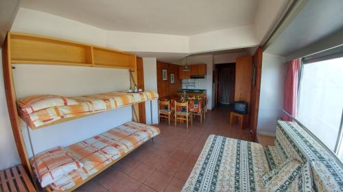a room with two bunk beds and a kitchen at Res. Sole Alto appartamenti Solandra in Mezzana