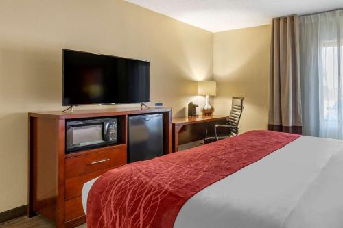 Ένα ή περισσότερα κρεβάτια σε δωμάτιο στο Comfort Inn Fort Mill Amusement Park at Carowinds Blvd