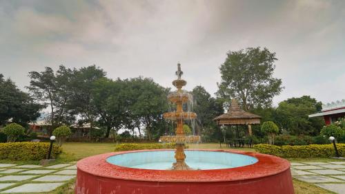 Ein Garten an der Unterkunft The Lal Bagh