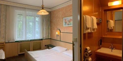 A bathroom at Hotel Hadrigan
